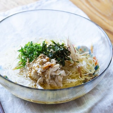 【アコメヤの塩糀】鶏ほぐしと梅肉の塩糀和え素麺